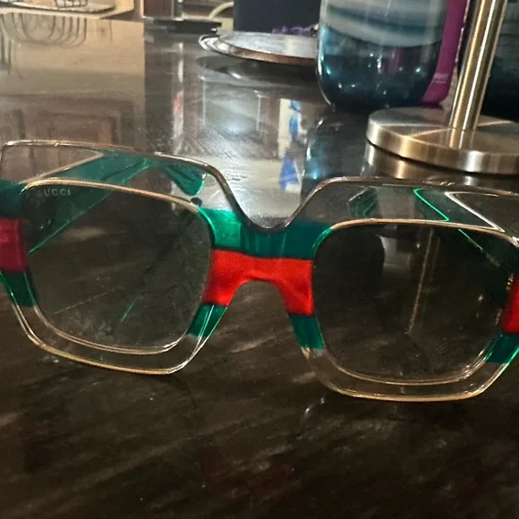 Gucci Transparent Sunglasses with Red and Green Accents - Picture 3 of 4